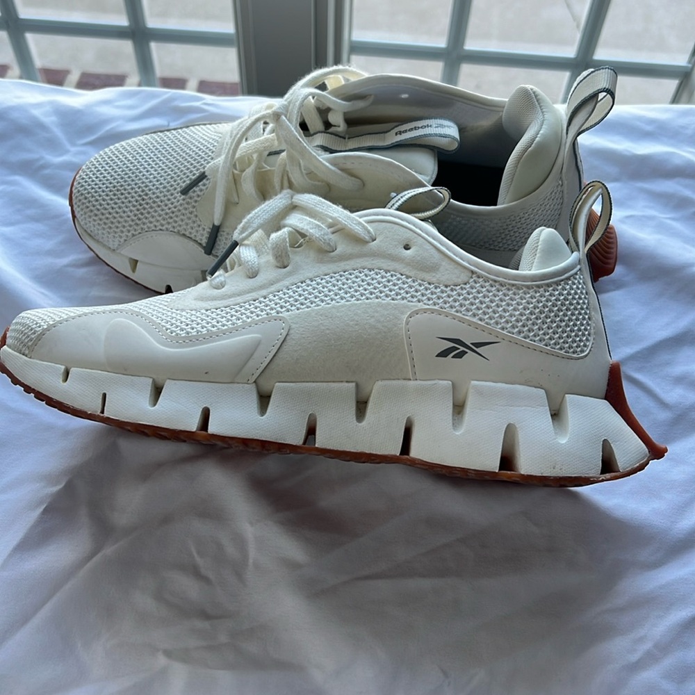 Reebok women athletic shoes size 9.